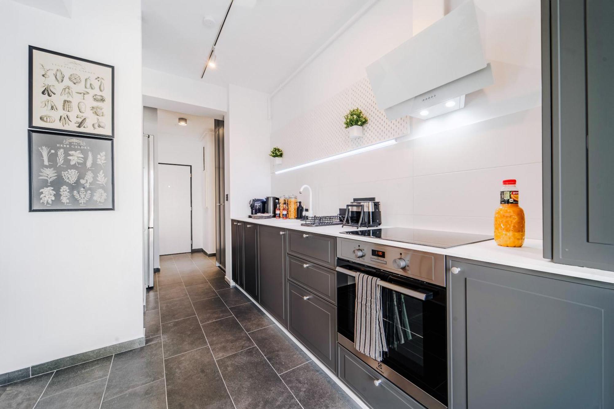 Smart - Gloria Avenue - By Openhouse Apartment *